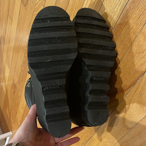 sorel boots - Picture 4 of 5